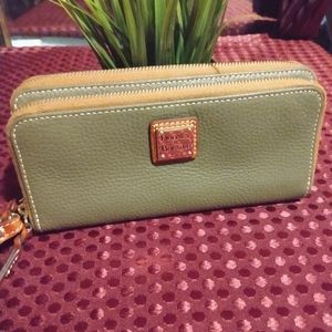 Dooney bourke wallet